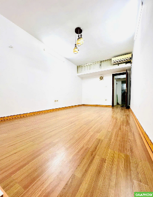 Bán tập thể tầng 2 Vĩnh Hồ, Đống Đa, 2 thoáng gần phố gần chợ tiện đi lại trung tâm
